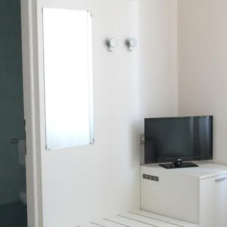 克雷莫纳维亚莱酒店